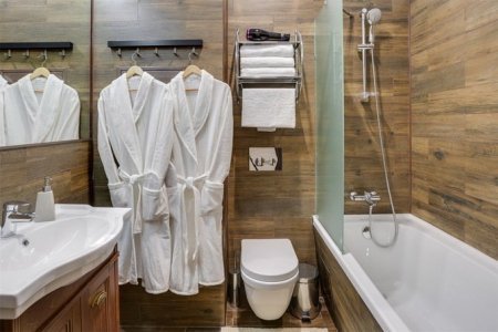 Халаты в номере Делюкс в отеле Viewpoint Hotel