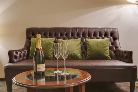 Шампанское в номере Делюкс в отеле Viewpoint Hotel