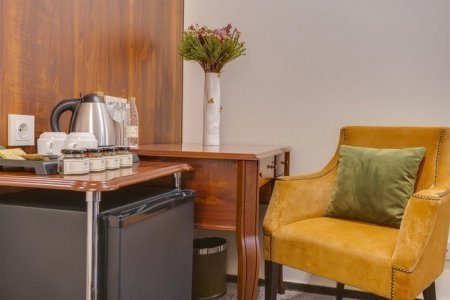 Зона отдыха в номере Люкс с видом на реку в отеле Viewpoint Hotel