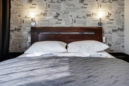 Двуспальная кровать в номере Стандарт в отеле Ладомир на Зельевом