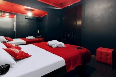 Кровать в номере Полулюкс Glory hole в отеле Клюква