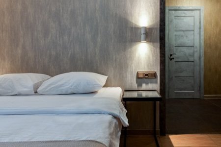 Интерьер номера 3 Lux с джакузи в отеле Renvills Hotel