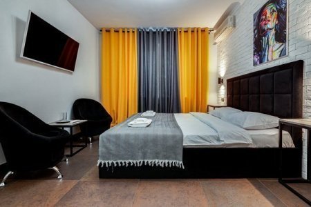Кровать в номере 5 Loft белый в отеле Renvills Hotel