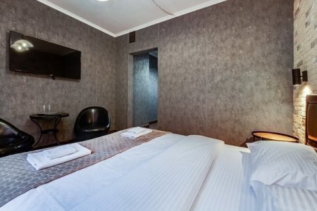Номер 7 Loft серый в отеле Renvills Hotel