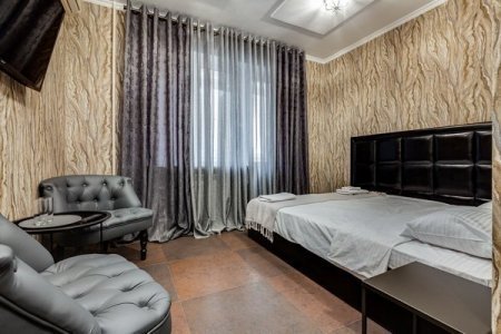 Номер 8 с балконом в отеле Renvills Hotel