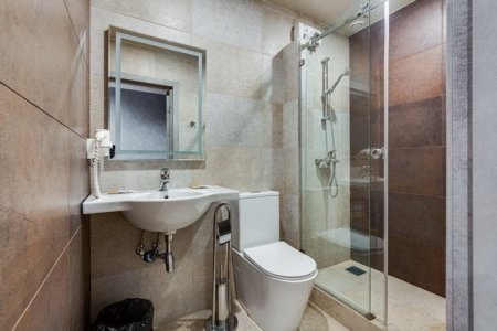 Санузел в номере 4 в отеле Renvills Hotel