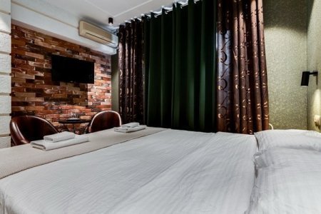 Спальная зона в номере 1 в отеле Renvills Hotel