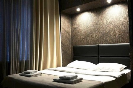 Спальная зона в номере 9 в отеле Renvills Hotel