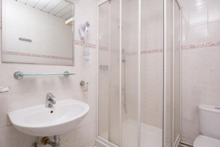 Раковина в номере Стандарт в отеле ТрансОтель