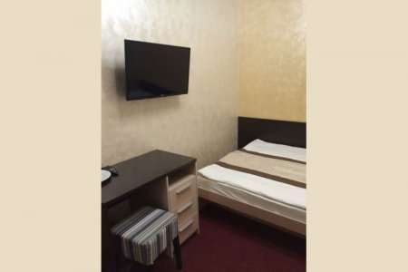 Кровать в номере Бюджетный двухместный без окна в отеле Амиго
