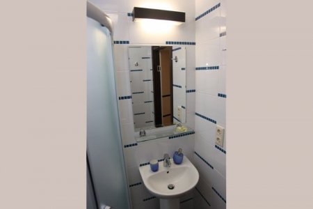 Раковина в номере Двухместный стандарт в отеле Амиго
