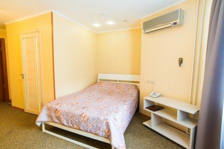 Номер DBL Улучшенный в отеле Suite Hotel