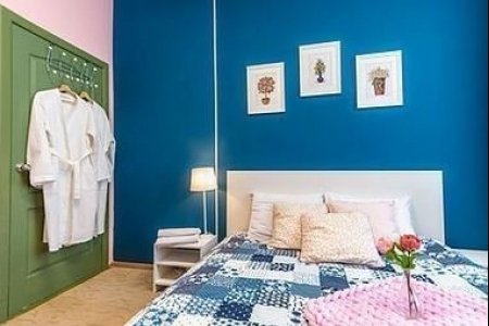 Двуспальная кровать king-size в отеле Story Hostel