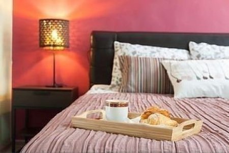 Кровать в номере Делюкс в отеле Story Hostel