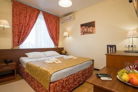 Кровать в номере Стандарт плюс в отеле Атлас