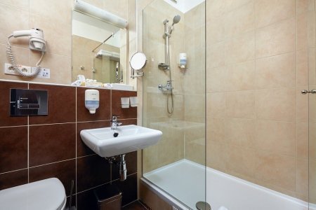 Душевая в номере Стандарт в отеле City Hotel Sova