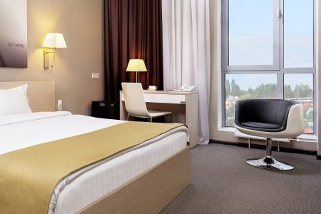 Кровать в номере Комфорт в отеле City Hotel Sova