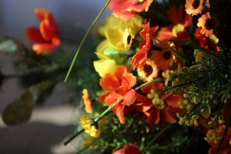 Заказать номер на час — двуспальная кровать Цветы в номере Комфорт в отеле Астра