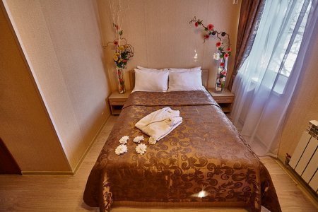 Отель Астра: почасово и посуточно — цены и фото Кровать в номере Комфорт в отеле Астра