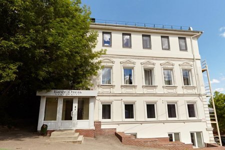 Вход в отель Багет