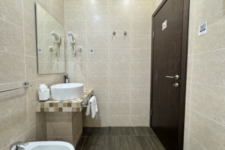 Санузел в номере Делюкс 212 в отеле Гипноз на Дмитровке