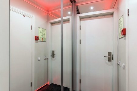 Прихожая в номере Стандарт 12 в отеле Гипноз на Авиамоторной