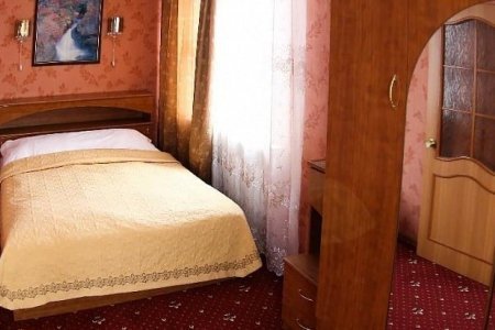 Забронировать Люкс на час Двуспальная кровать в номере Люкс в гостинице Северная