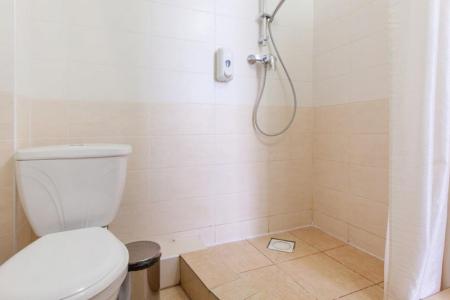 душевая в номере Стандарт в отеле Регина на Университетской