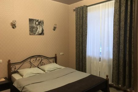 Большая кровать в номере Стандарт в отеле Волжский бриз