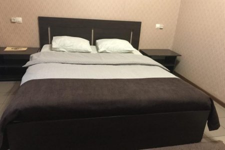 Двуспальная кровать в номере Стандарт в отеле Волжский бриз