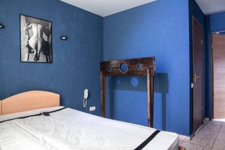 Интерьер номера Инквизиция в гостинице Госпожа