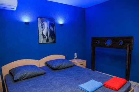 Кровать в номере Инквизиция в отеле Госпожа