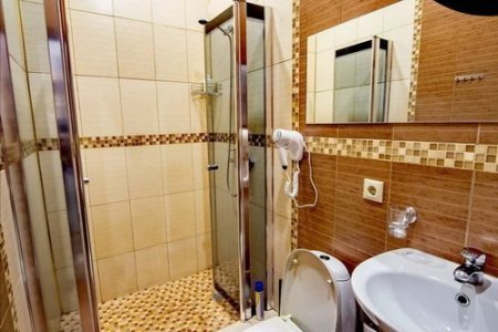 Санузел в номере Полулюкс № 2, 3, 5, 6, 7, 9, 10 в отеле Джаз