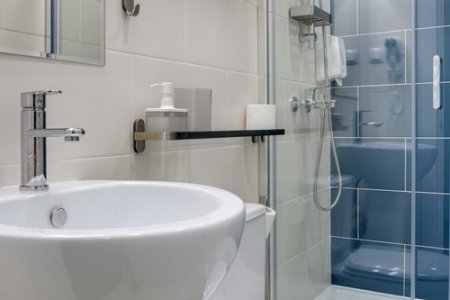 Душевая в номере Стандартный двухместный с 1 кроватью в Квадро