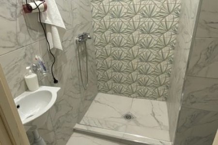 Душ в номере Эконом в отеле Room Room