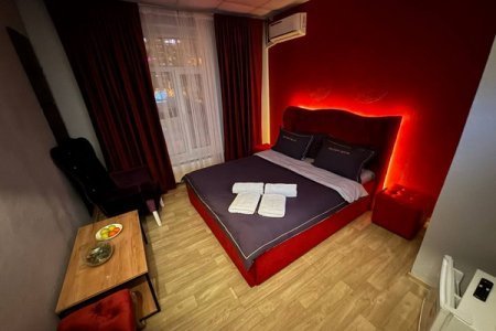 Кровать в номере Красный бархат в отеле Room Room