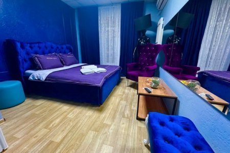 Общий вид номера Синий бархат в отеле Room Room 