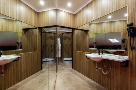 Душ в номере 20 VIP в De Art на Таганской