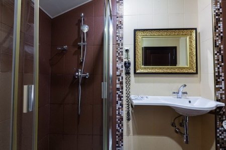 Душевая в номере 15 Комфорт в De Art на Таганской