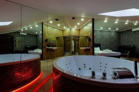 Джакузи для двоих в номере 20 VIP в De Art на Таганской
