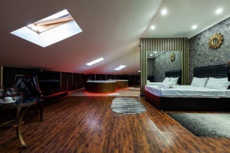 Общий вид с порога в номере 20 VIP в De Art на Таганской