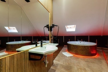 Раковина в номере 20 VIP в De Art на Таганской
