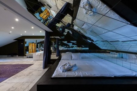 Спальная зона в номере 11 VIP в De Art на Таганской