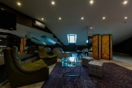 Вид с порога в номере 11 VIP в De Art на Таганской