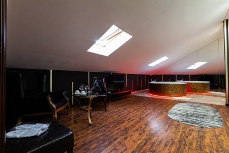 Вид с порога в номере 20 VIP в De Art на Таганской