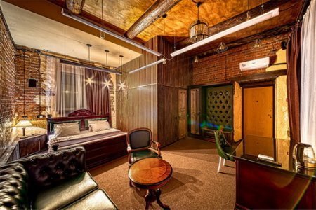 Интерьер номера Комфорт с гидромассажной ванной в Revival Hotel