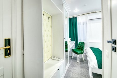 Интерьер номера Небольшой улучшенный в Revival Hotel