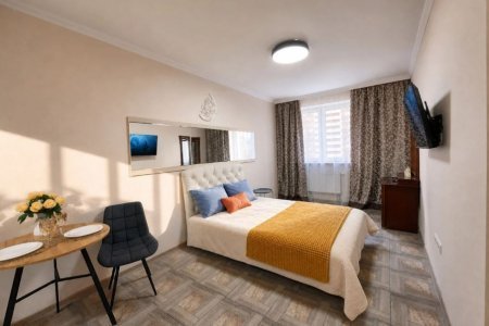 Большая кровать в номере 1 в Loft Studio
