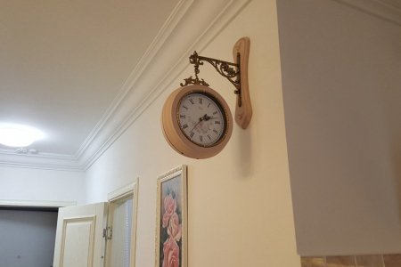 Часы апартаментов 2 в Loft Studio