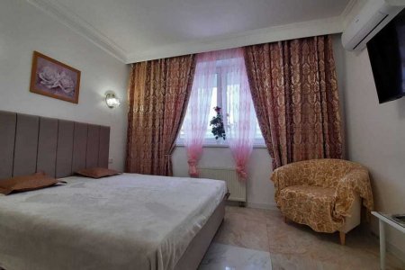 Огромная кровать в номере 5 в Loft Studio Носовихинское шоссе